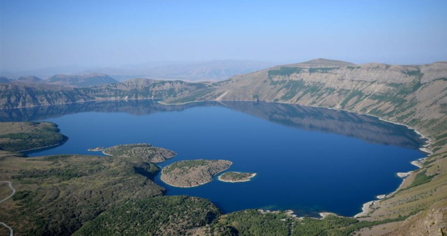Krater Gölü Oluşumu ve Özellikleri: Doğal Mucizeler